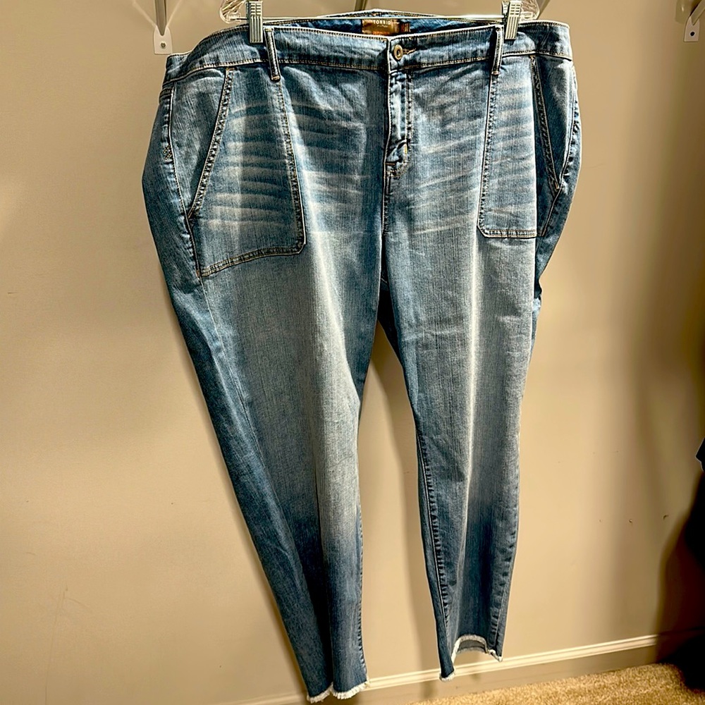 TORRID Feel The Fit Crop Boyfriend Vintage Stretch Jeans
